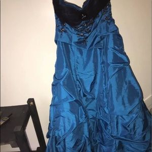 9/10 Brand new dress. Never worn